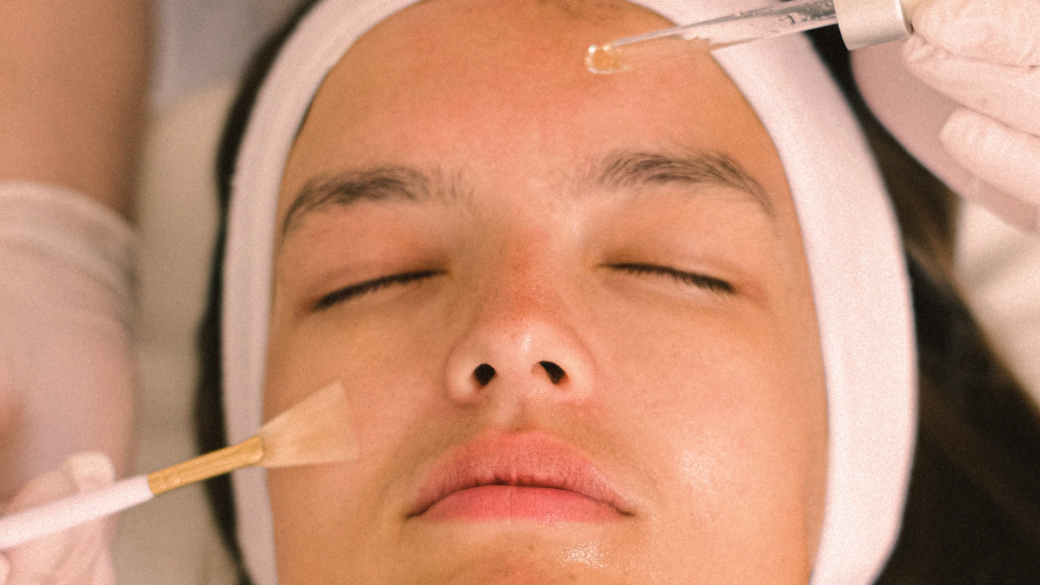 women in her twenties spa procedures